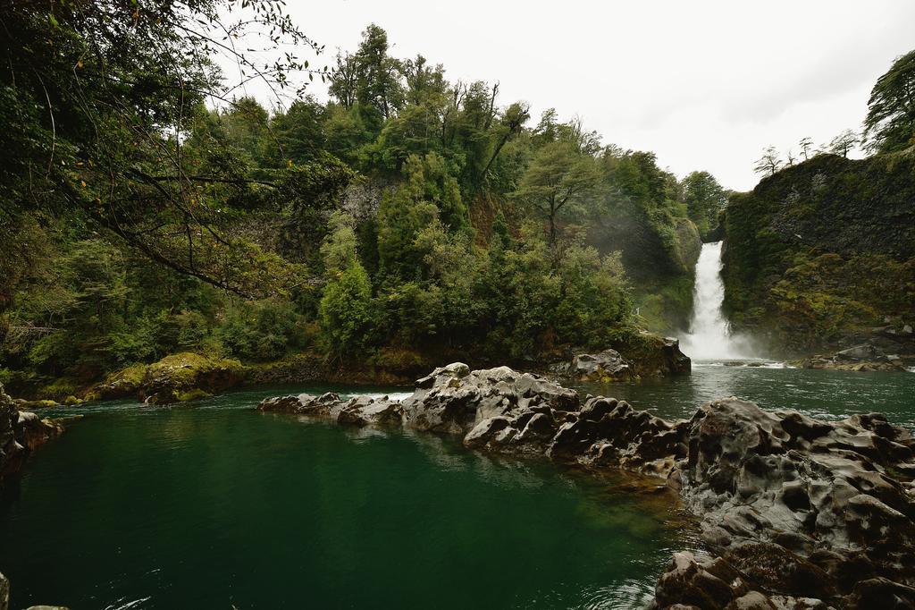 Huilo Huilo Hostal Salto El Puma Puerto Fuy Esterno foto